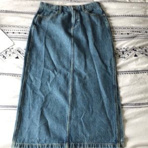 Long denim TNA skirt with slit on the side